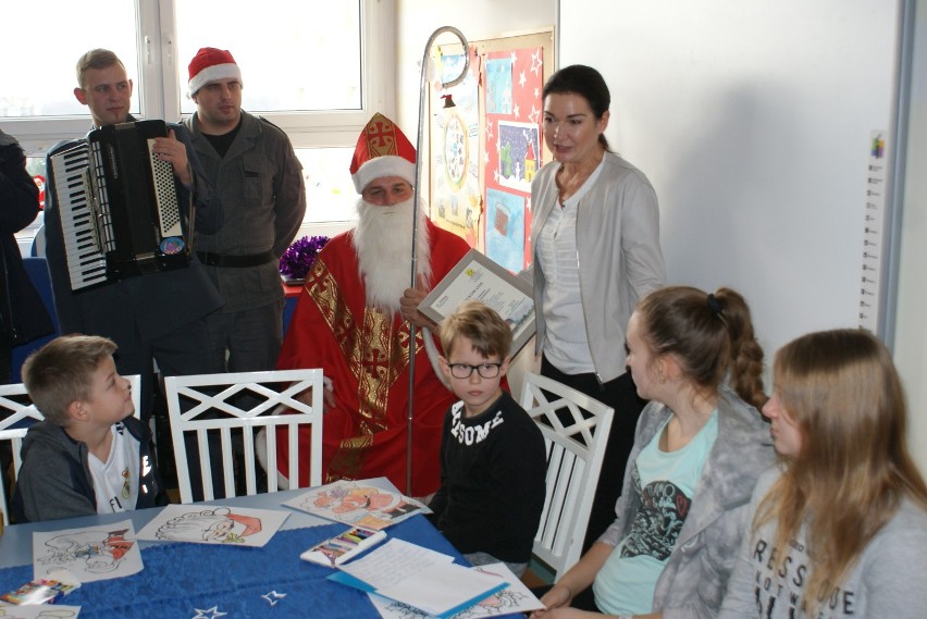 Mikołaj w kaliskim szpitalu odwiedził małych pacjentów