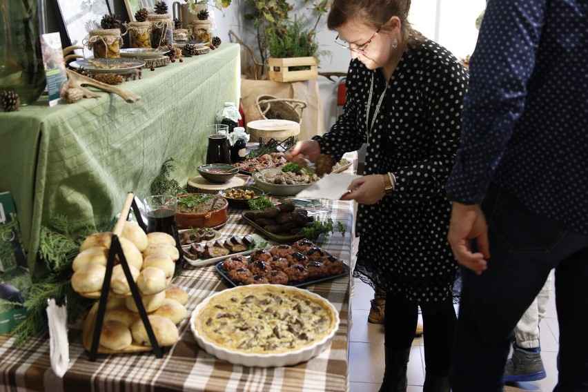 KGW Dzierzążenko zaprosiło na degustację potraw pochodzenia leśnego w ramach projektu Lasów Państwowych "Natura od kuchni"