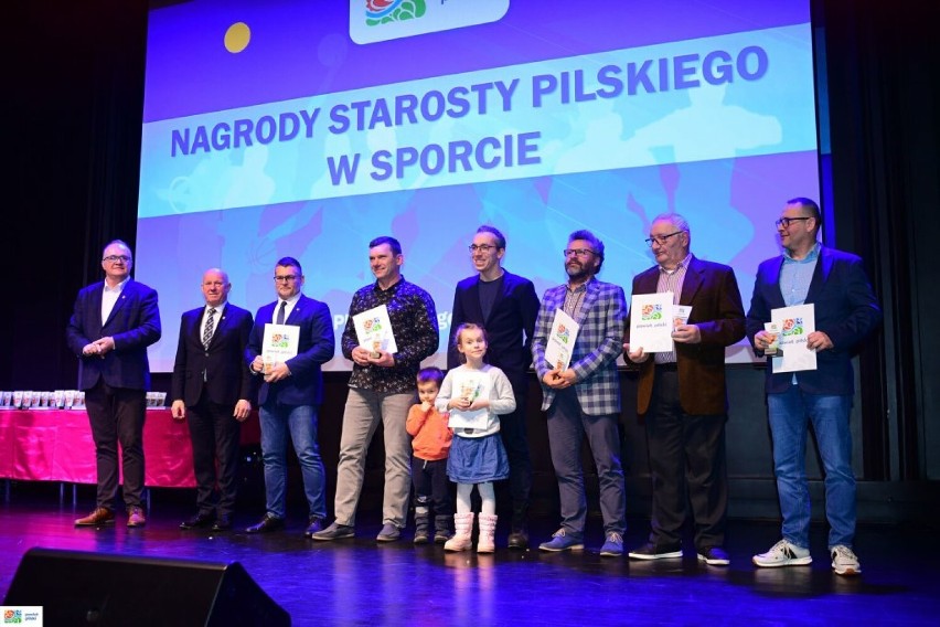Starosta wyróżnił i nagrodził najlepszych sportowców z powiatu pilskiego. 2023 rok należał do nich! 