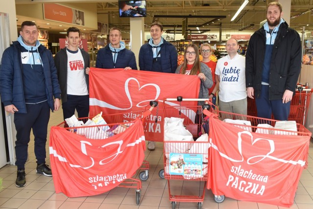 Toruńscy koszykarze Polski Cukier Twarde Pierniki też przyłączyli się do Szlachetnej Paczki