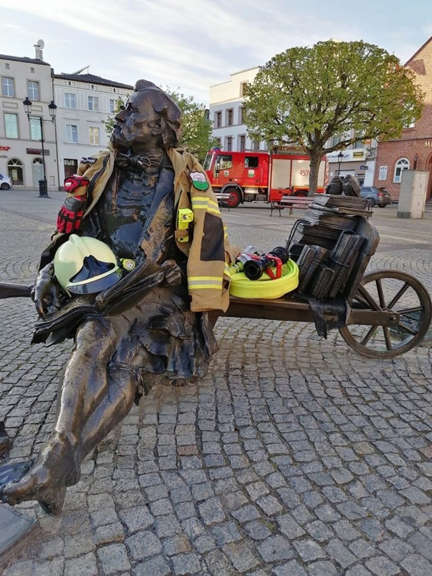 Remus na kościerskim Rynku na chwilę stał się strażakiem