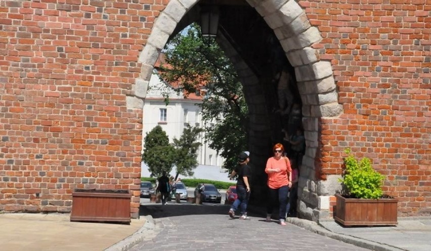 Brama Opatowska w Sandomierzu  - w 2018 roku odwiedziło ją...
