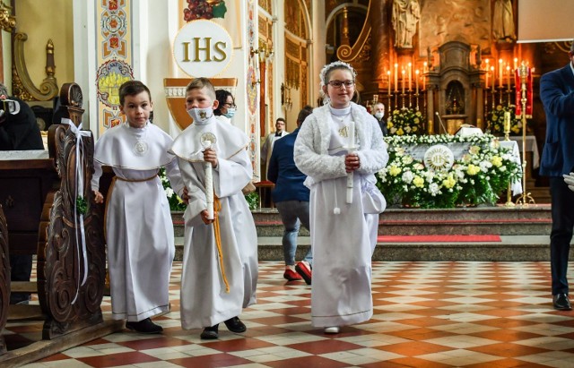 W niedzielę (9 maja) dzieci przystąpiły do sakramentu pierwszej komunii świętej m.in. w Parafia Trójcy Świętej w Bydgoszczy