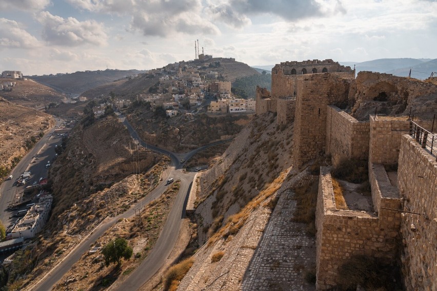 Shobak i Karak to zamki zbudowane między VII a VIII wiekiem,...