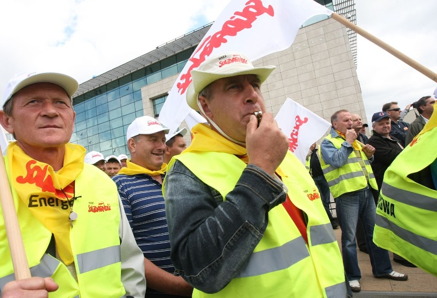 Protest pracowników Energi 27 czerwca. Manifestacja zakończona przed halą Olivia [ZDJĘCIA, WIDEO]