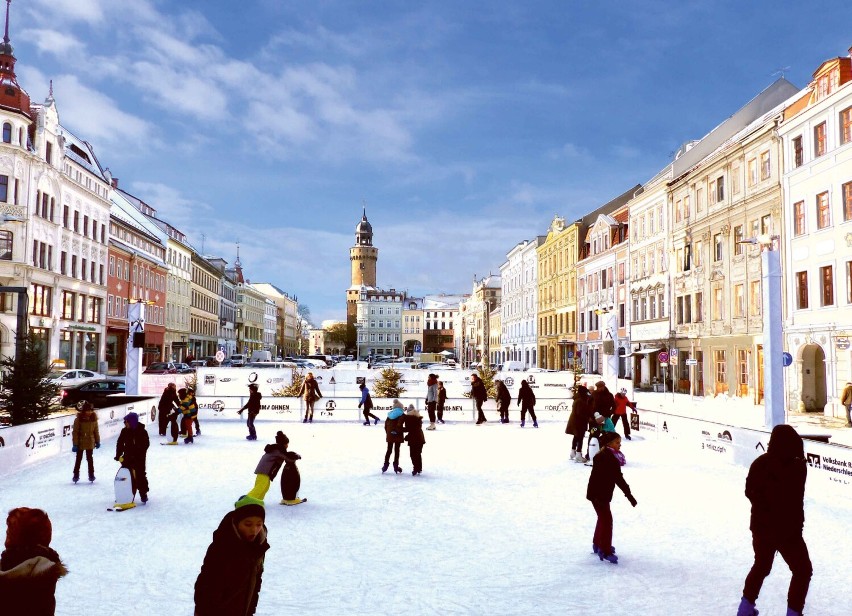 Na Starym Mieście jest już choinka i  lodowisko tylko dla dzieci. Goerlitz rozpoczyna sezon przedświąteczny