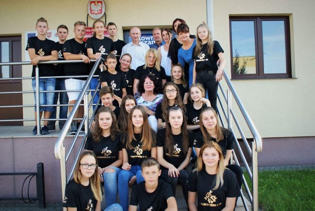 Gimnazjaliści z Grzegorzewa założyli firmę produkującą meble