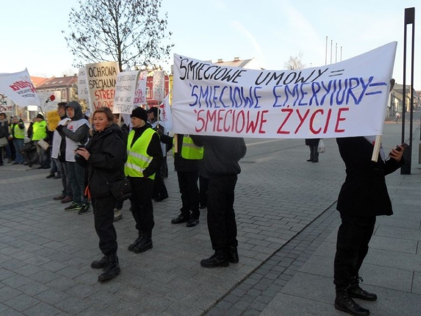 Protest ochrony Jaworzno. Pracownicy nie chcą umów śmieciowych [ZDJĘCIA]