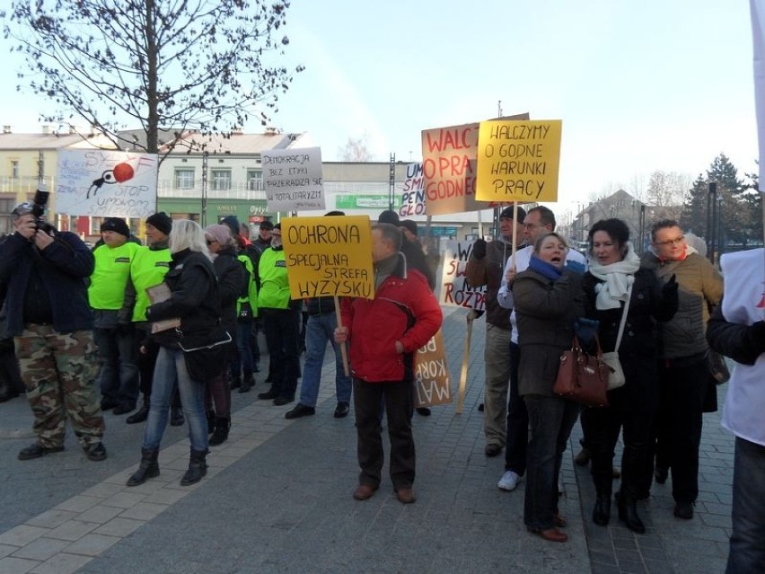 Protest ochrony Jaworzno. Pracownicy nie chcą umów śmieciowych [ZDJĘCIA]