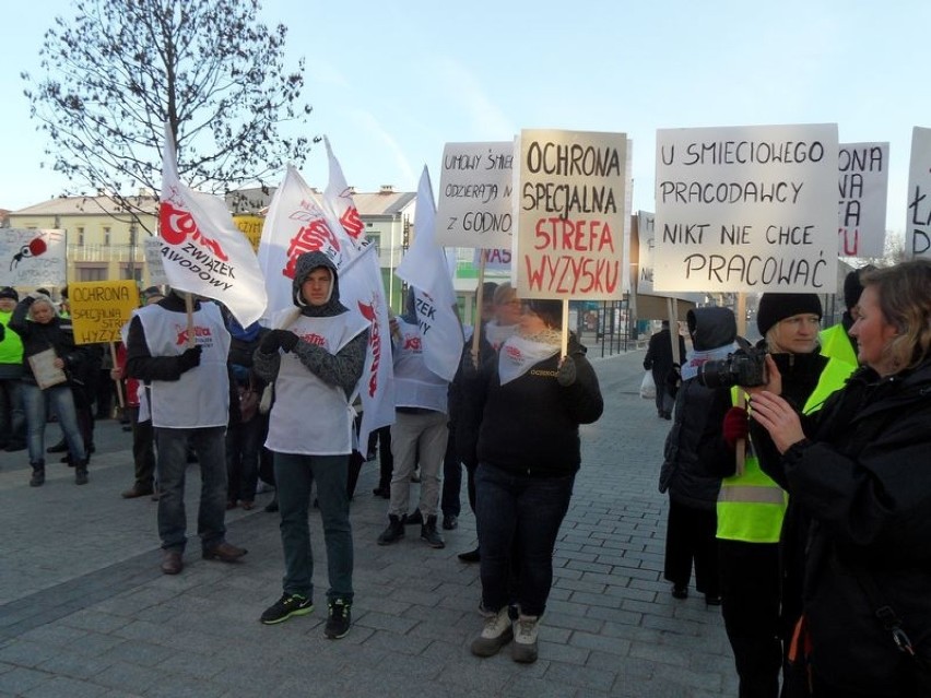 Protest ochrony Jaworzno. Pracownicy nie chcą umów śmieciowych [ZDJĘCIA]