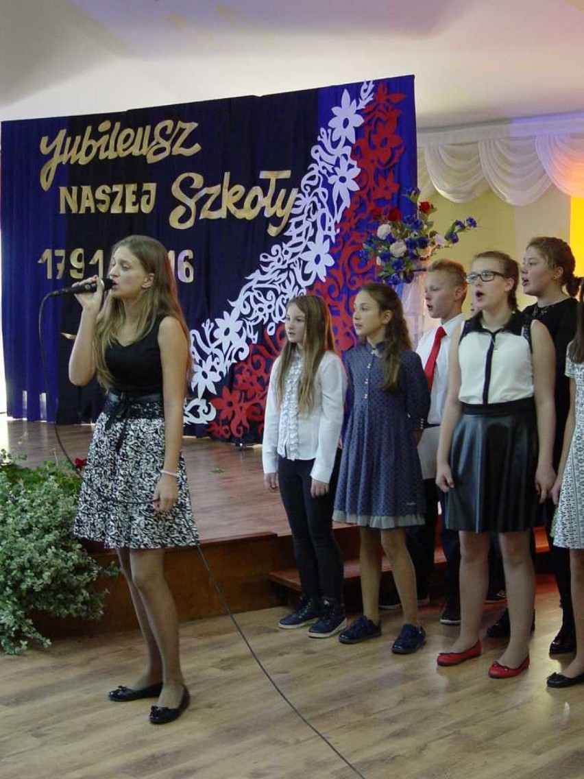 Trzy jubileusze fetowała Szkoła Podstawowa w Burzeninie