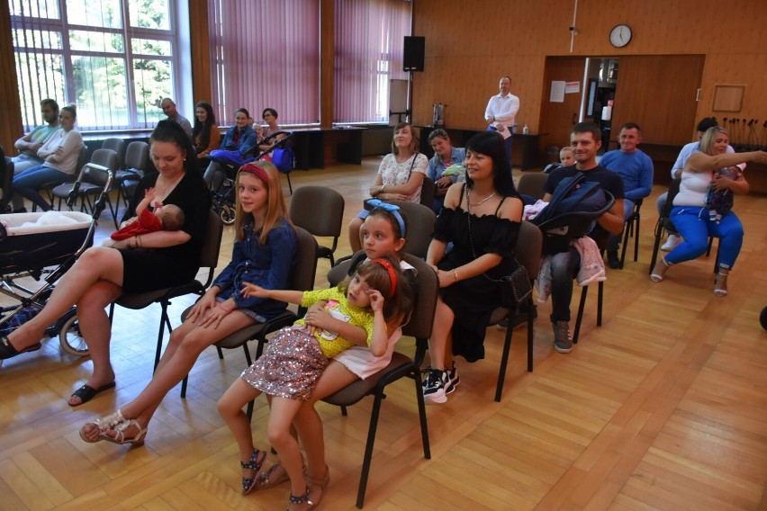 To wyjątkowa inicjatywa Starostwa Powiatowego w Hrubieszowie. Zorganizowano niespodziankę dla młodych rodziców