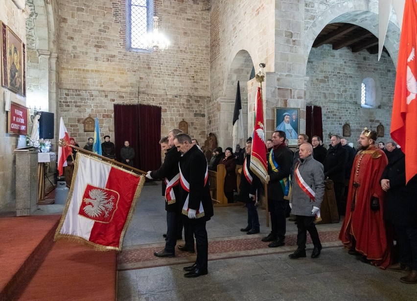 W kruszwickiej kolegiacie zainaugurowano 18 grudnia obchody...