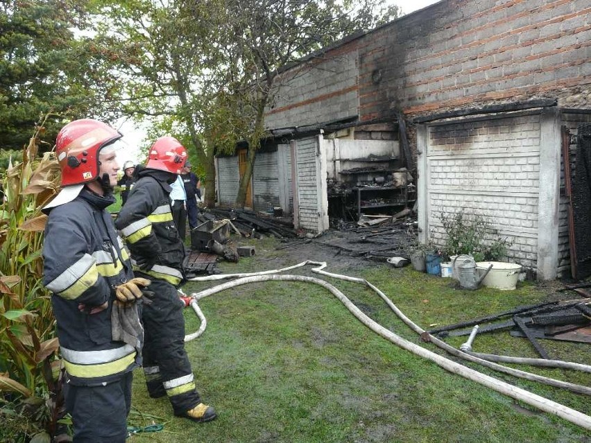 Spłonął garaż, uratowali szwalnię (zdjęcia)