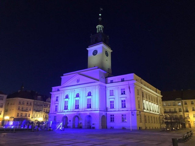 Światowy Dzień Świadomości Autyzmu. Ratusz w Kaliszu podświetlą na niebiesko.