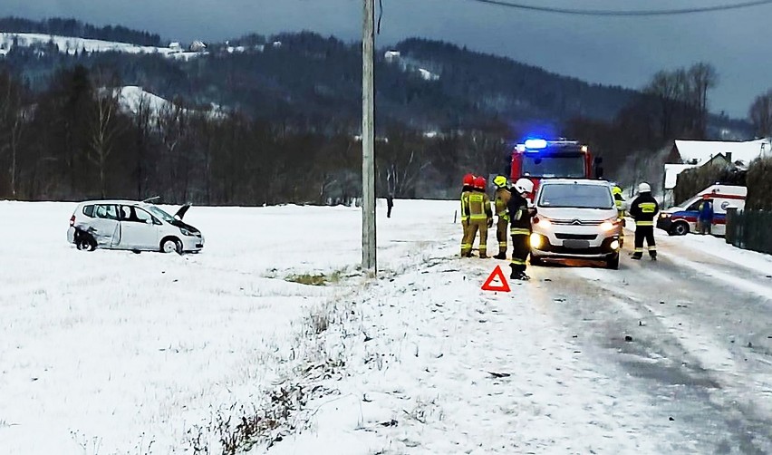 Kamionka Mała. Zderzyły się dwa auta. Trzy osoby poważnie poszkodowane