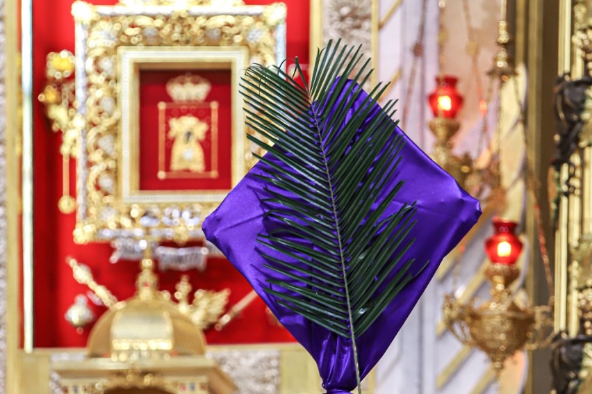 Bez uroczystej procesji i błogosławienia palm – tak wygląda dziś Niedziela Palmowa w bazylice licheńskiej i w całej Polsce