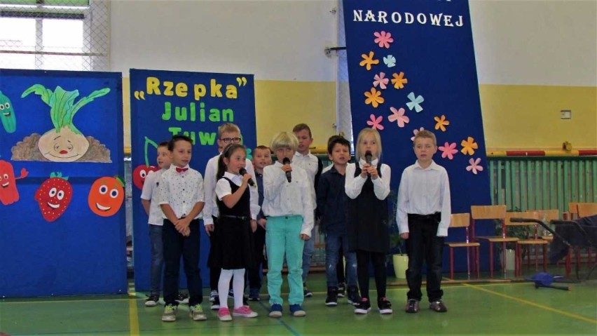 Dzień Nauczyciela w Szkole Podstawowej nr 2 w Malborku. "Rzepka" uczniów i rodziców