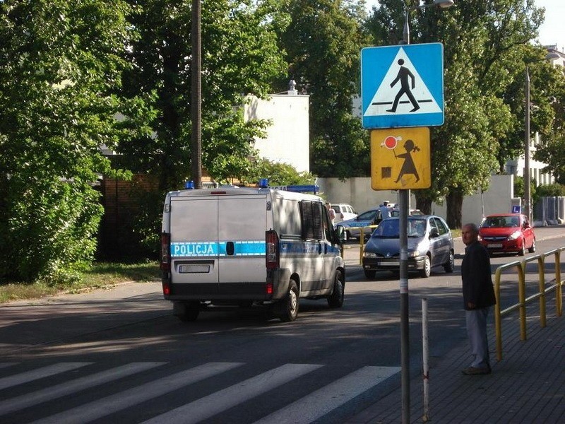 Wypadek na Bażyńskich w Toruniu. Renault scenic potrącił pieszego [ZDJĘCIA]