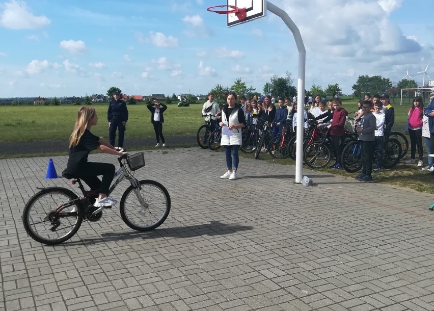 Egzamin na kartę rowerową w szkoła w Bożejewicach i Żninie.