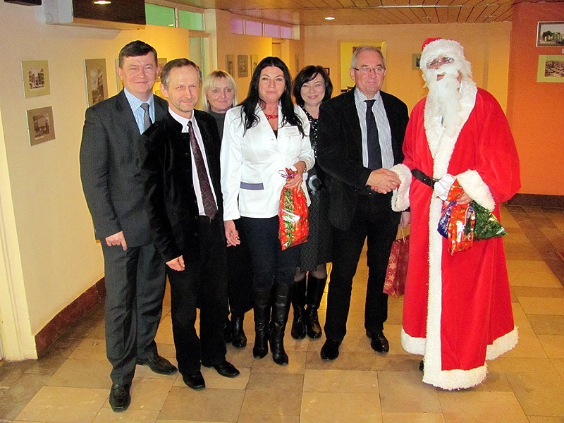Mikołaj odwiedził małych pacjentów szpitala w Kaliszu. ZOBACZ FILM i ZDJĘCIA