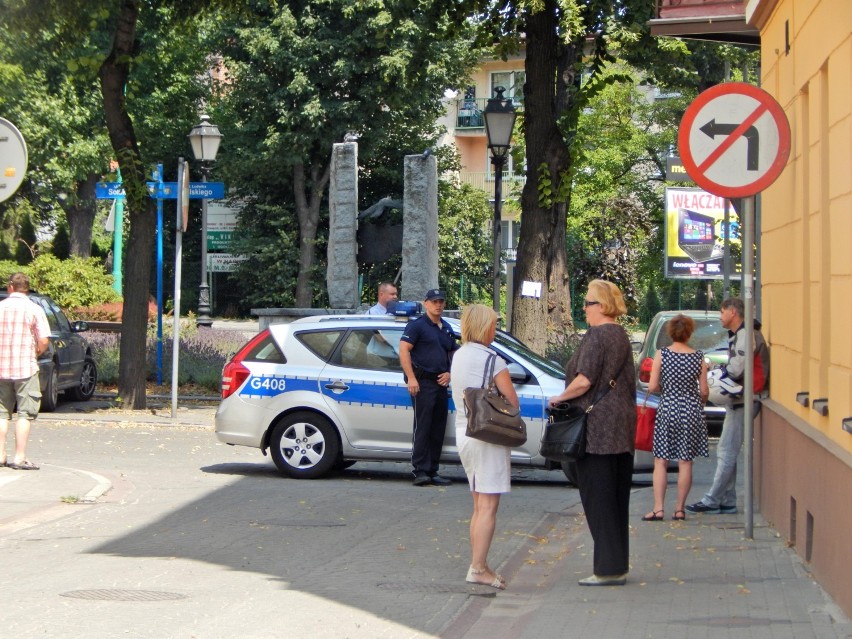 Ewakuacja urzędu skarbowego w Oświęcimiu. Zablokowana ul. Dąbrowskiego