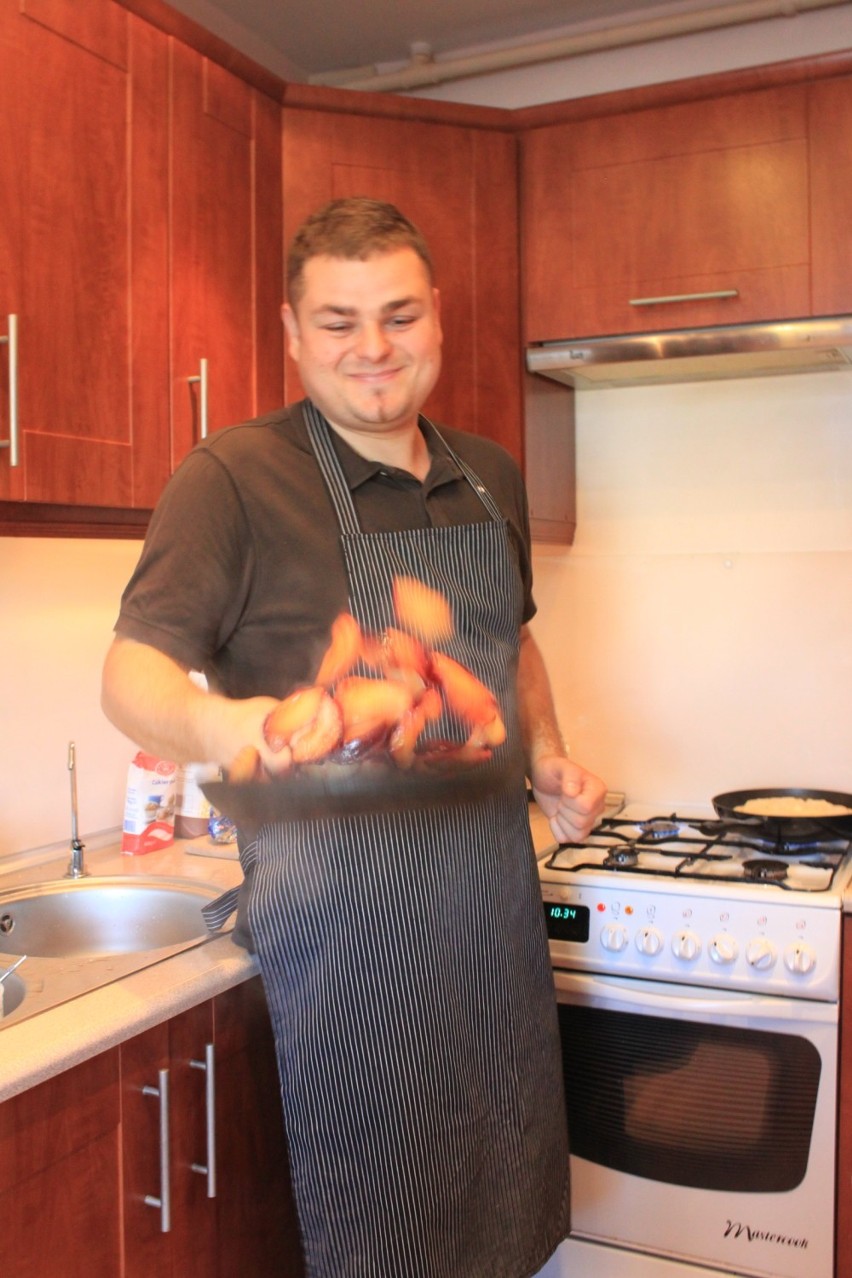 Michał Bałazy w swojej kuchni