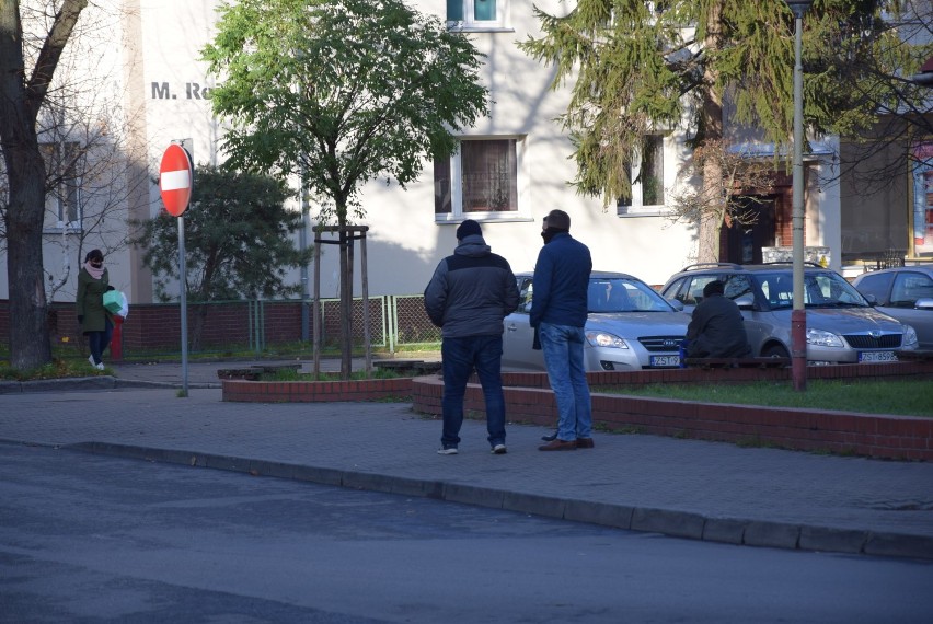 Protest kobiet w Stargardzie. Policja legitymowała uczestników 5-osobowego zgromadzenia pod biurem PiS