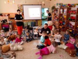 "Ratownicy medyczni dzieciom" - przedszkolaki z Grodziska wzięły udział w akcji i uczyły się udzielania pierwszej pomocy