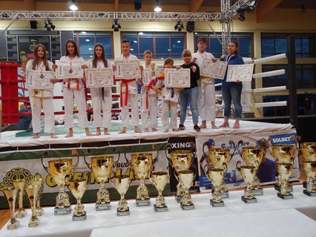 8 medali, w tym 2 złote karateków z Tomaszowa Maz. i Rawy Maz.