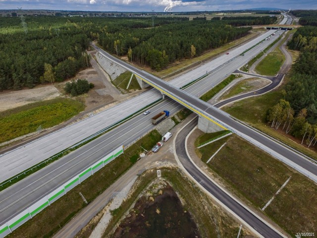 Tak prezentuje się budowana A1 po stronie województwa łódzkiego

Zobacz kolejne zdjęcia. Przesuwaj zdjęcia w prawo - naciśnij strzałkę lub przycisk NASTĘPNE