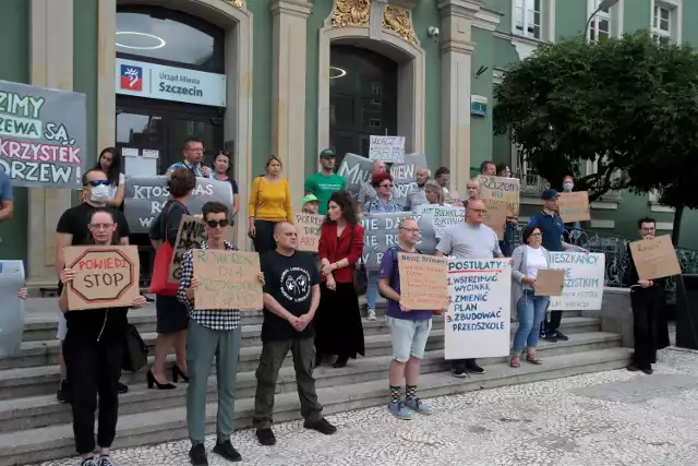 Protest został zorganizowany przed Urzędem Miasta na pl. Armii Krajowej.