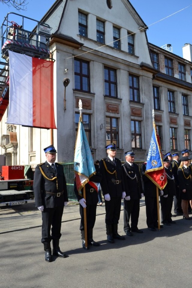 Dzień św. Floriana w Kartuzach - podczas strażackiego święta wręczono awanse