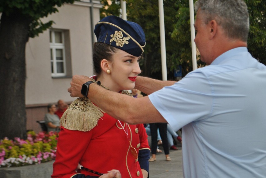 Starosta Jacek Skrobisz wręczył tancerkom medale