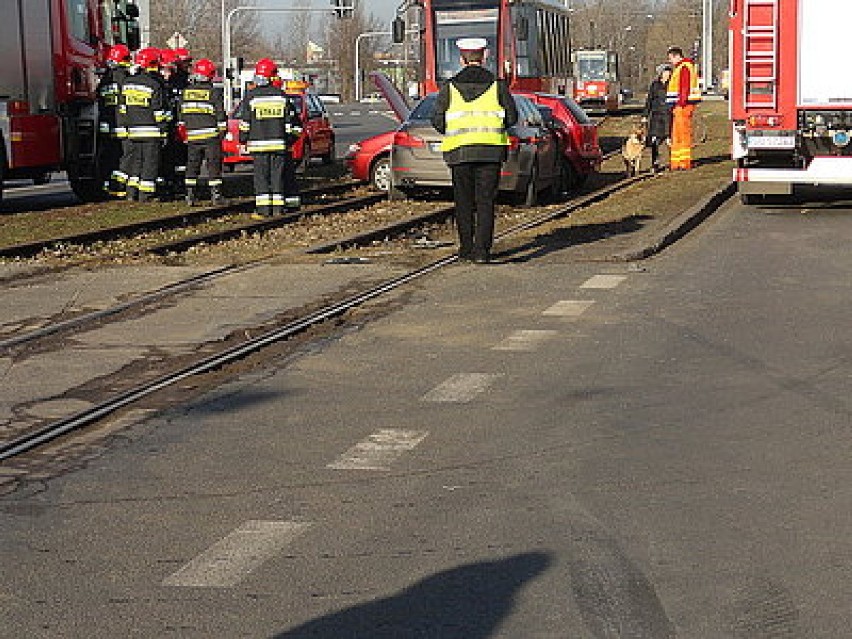 Wypadek w Sosnowcu. Dwie osoby ranne [ZDJĘCIA]