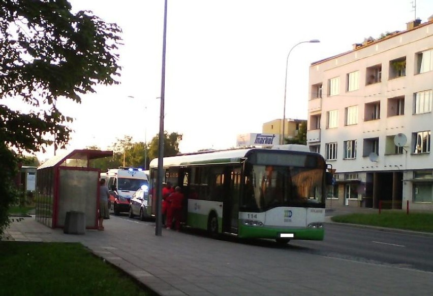 Białystok: Wypadek. Autobus hamował przed młodzieżą