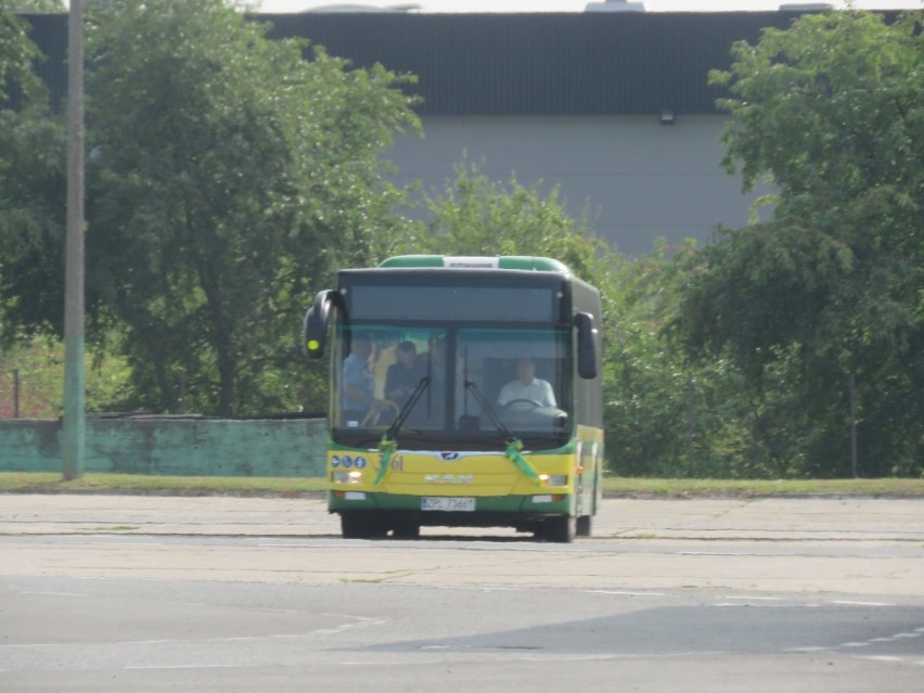 Policki przewoźnik pochwalił się pięcioma nowymi autobusami. W sobotę ruszają na trasy [ZDJĘCIA, WIDEO]  