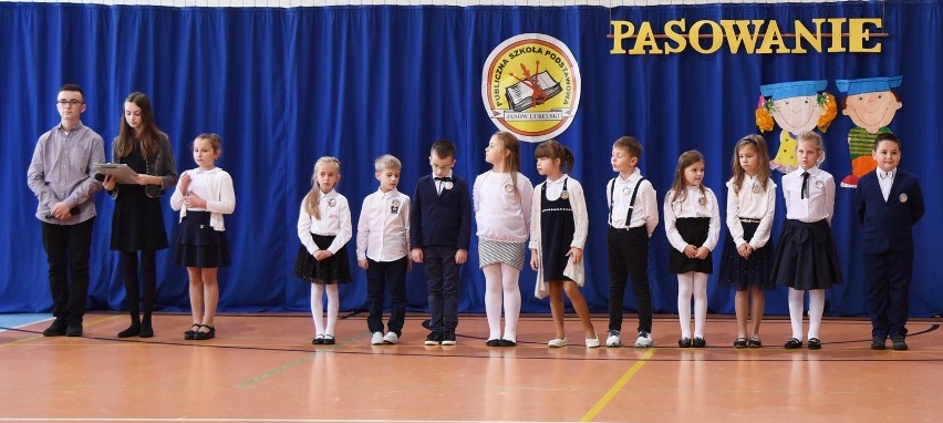 Pasowanie na ucznia w Szkole Podstawowej w Janowie Lubelskim. Zobacz galerię zdjęć