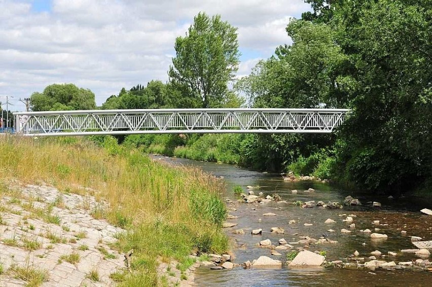 Nowe przejście przez rzekę na Kraszowicach zamontowane (ZDJĘCIA)