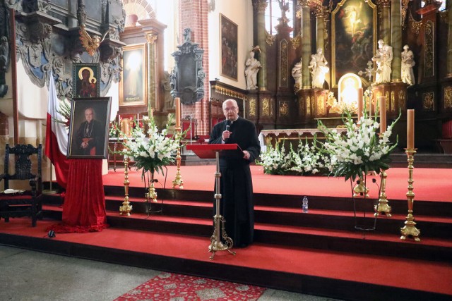 Liczba księży inkardynowanych w 2021 r. w diecezji legnickiej ---- 394



