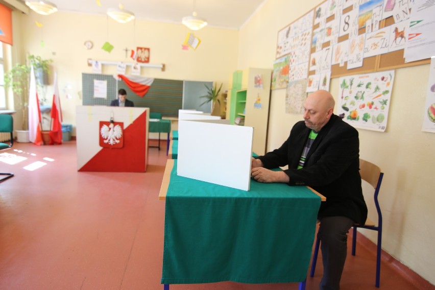 Wybory 2015 Siemianowice: Mieszkańcy głosują na prezydenta...