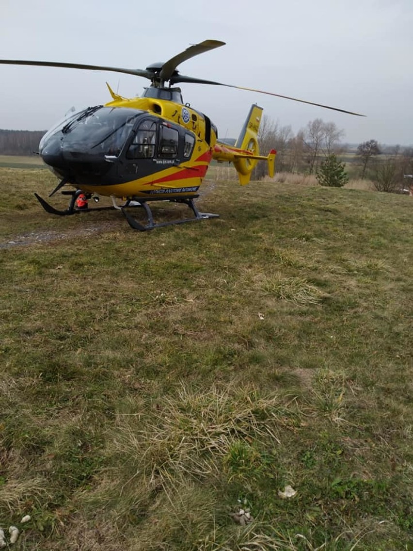Lądowanie śmigłowca LPR w Strońsku. Pomagała straż pożarna z Zapolic