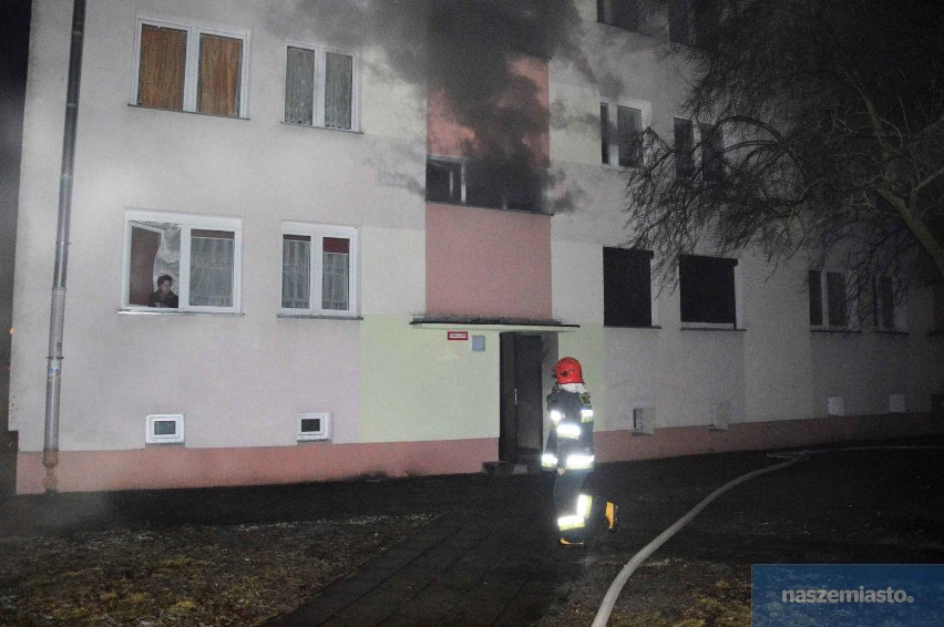 Dwa pożary jednej nocy w bloku przy ul. Chopina 17a we Włocławku. Horror mieszkańców trwa! [zdjęcia]