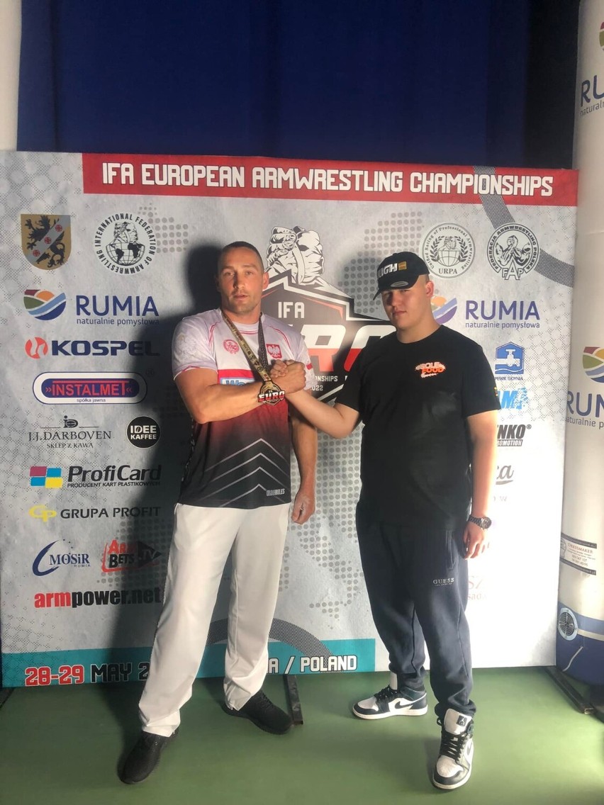 Wiesław Rzanny przywiózł złoto i srebro z Mistrzostw Europy IFA w Armwrestlingu