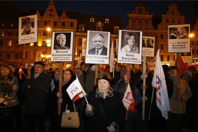 Marsz pamięci - m.in. nim w 2013 r. wrocławianie uczcili pamięć ofiar katastrofy smoleńskiej