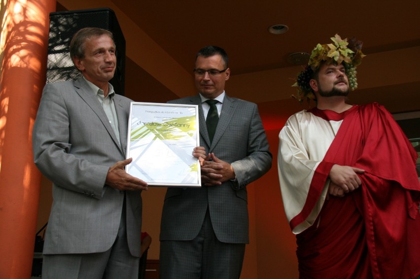 Od lewej: Jarosław Owsianny, prezydent miasta - Janusz...