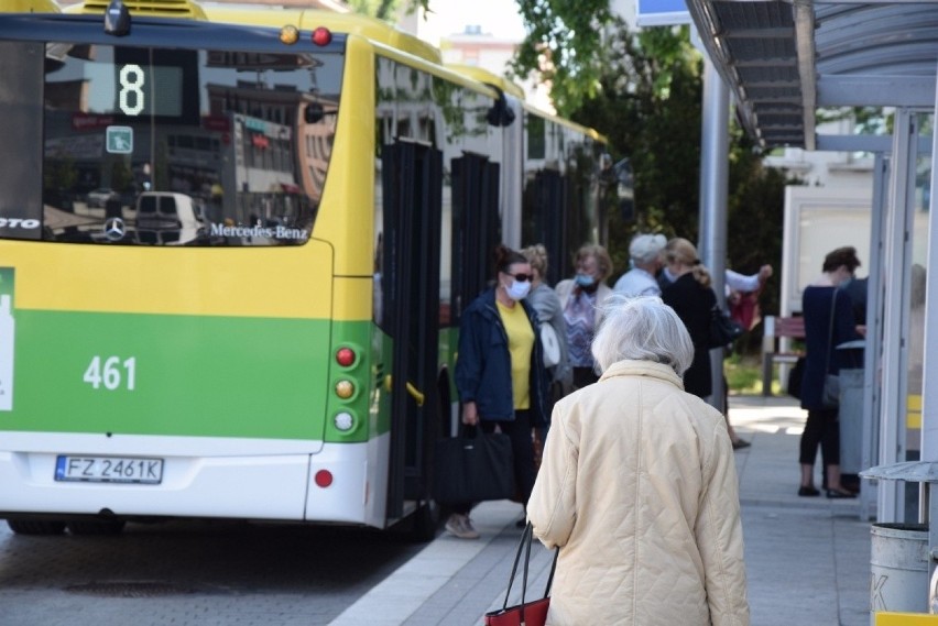 Podróżując autobusem MZK musimy dotknąć niektórych rzeczy...