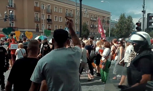 To stopklatki teledysku, który nakręcili podlascy muzycy po pierwszym w historii miasta Marszu Równości w Białymstoku. To protest przeciwko fali agresji, która przeszła wtedy przez miasto wobec maszerujących w marszu ludzi.