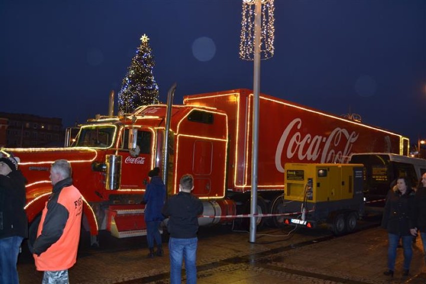 Częstochowa: kultowa ciężarówka Coca-Coli stanęła na Placu Biegańskiego [ZDJĘCIA]