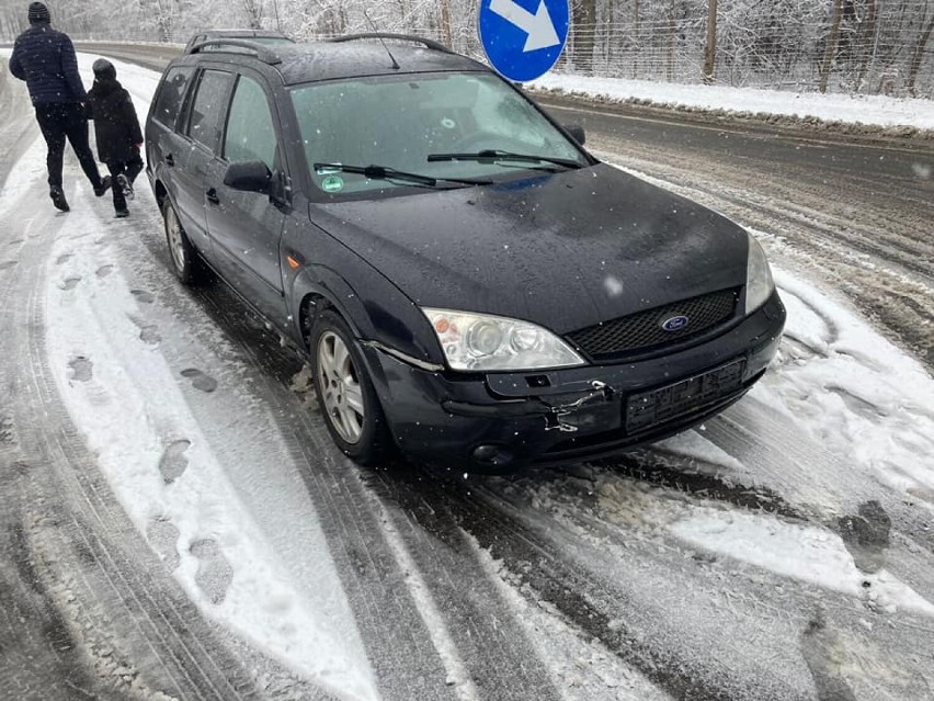 Kolizja pod Goleniowem. Zderzyły się trzy auta